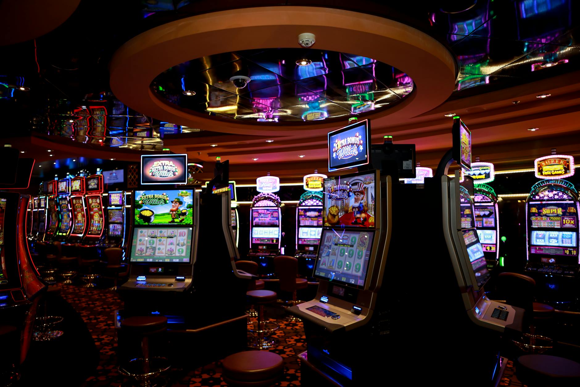 Cận cảnh vòng quay slot có jackpot và hiệu ứng thưởng